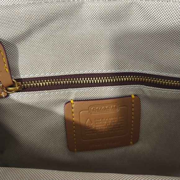 Coach Vintage Leather Saddle Bag - Picture 8 of 9